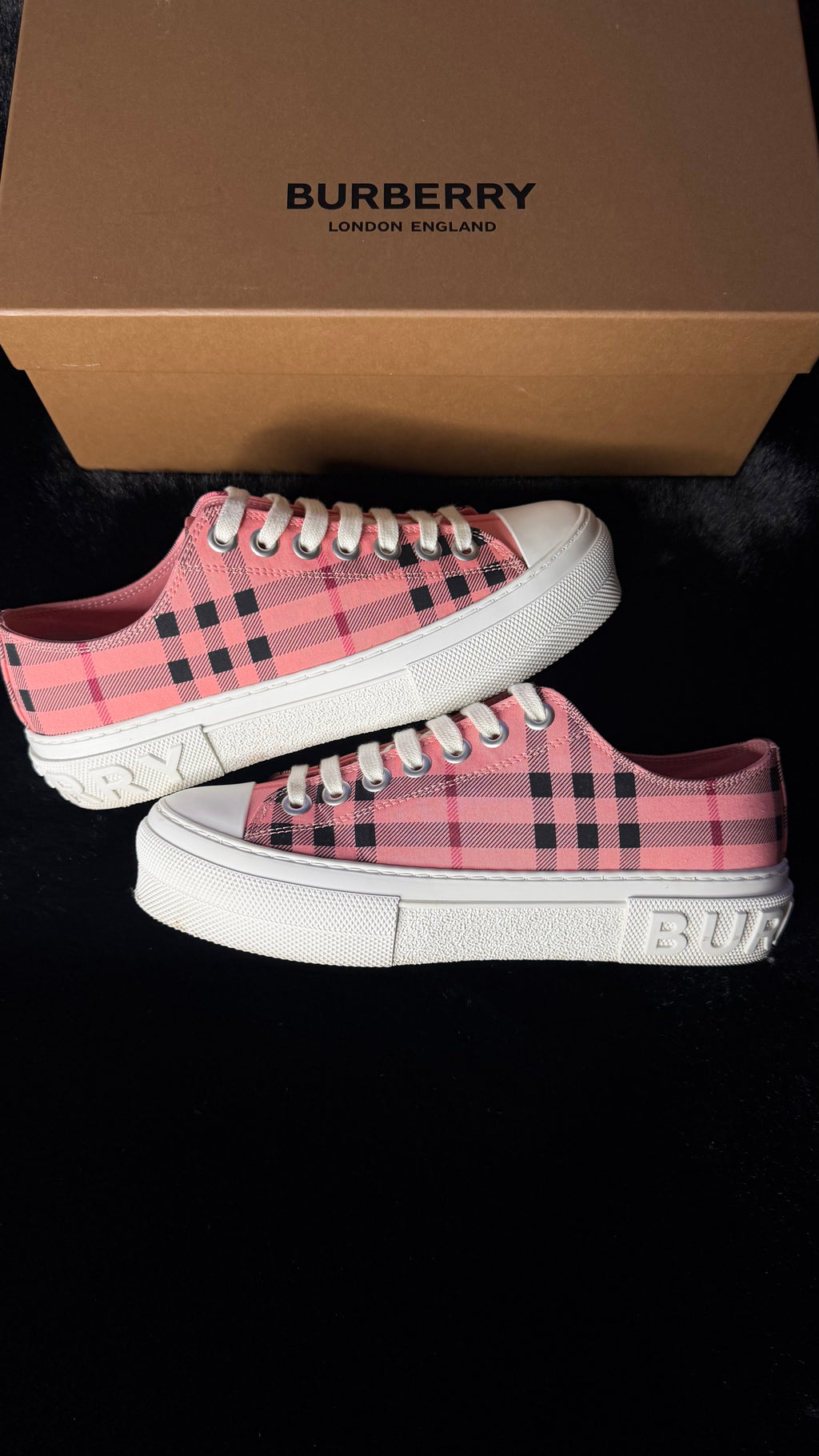 Burberry Check Pink Size 38