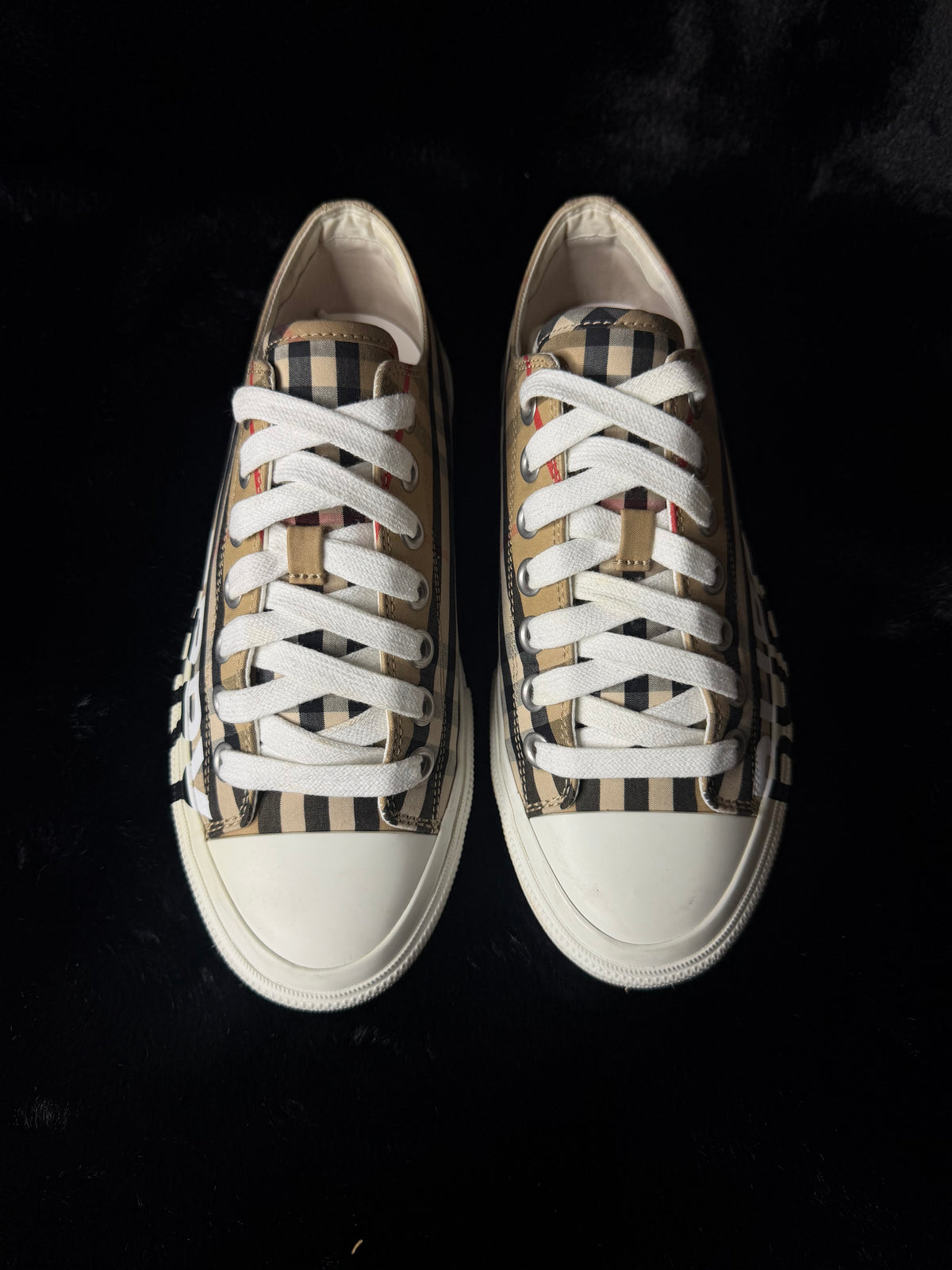 Burberry Converse Size 38