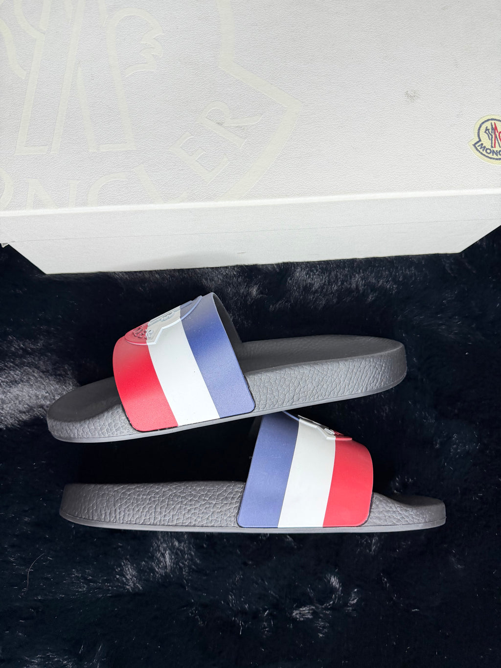 Moncler Signature Slides Size 39,40