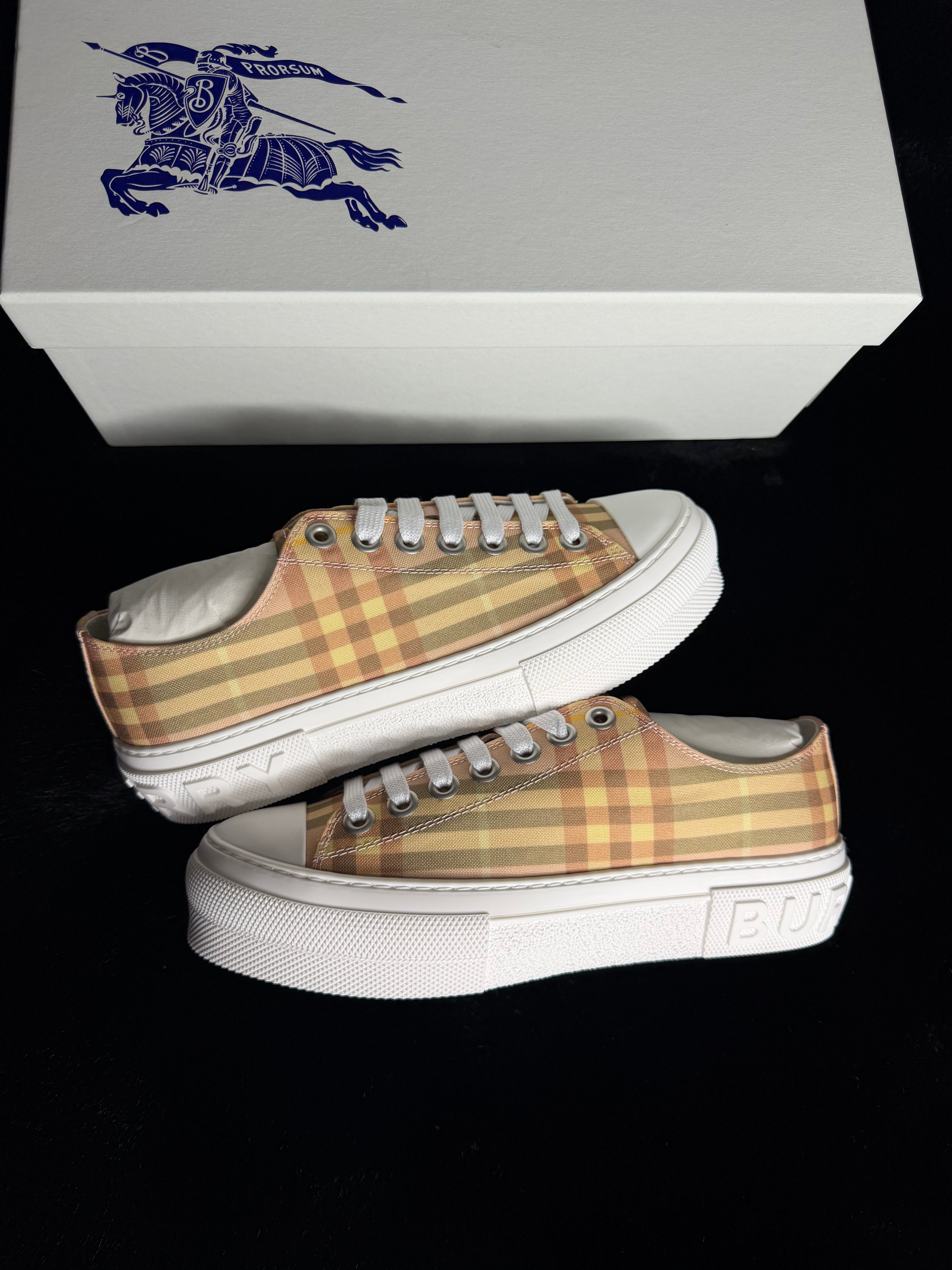 Burberry Check Sneakers Size 39,39.5,40
