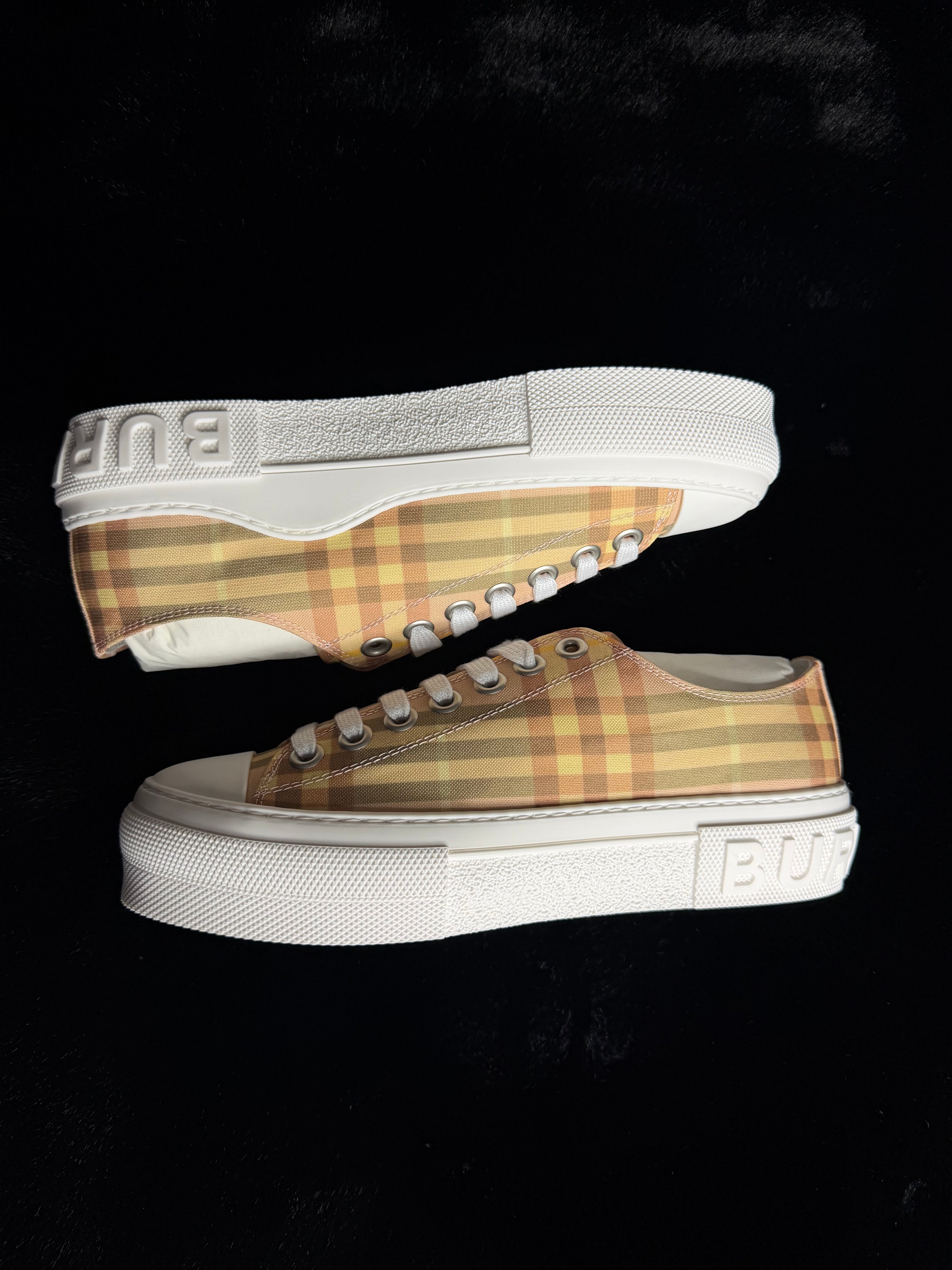 Burberry Check Sneakers Size 39,39.5,40