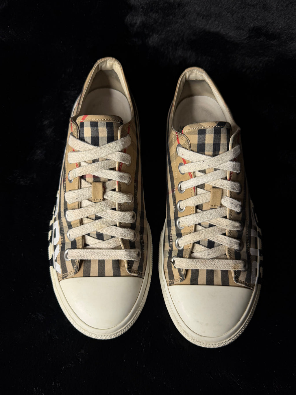 Burberry Converse Size 42