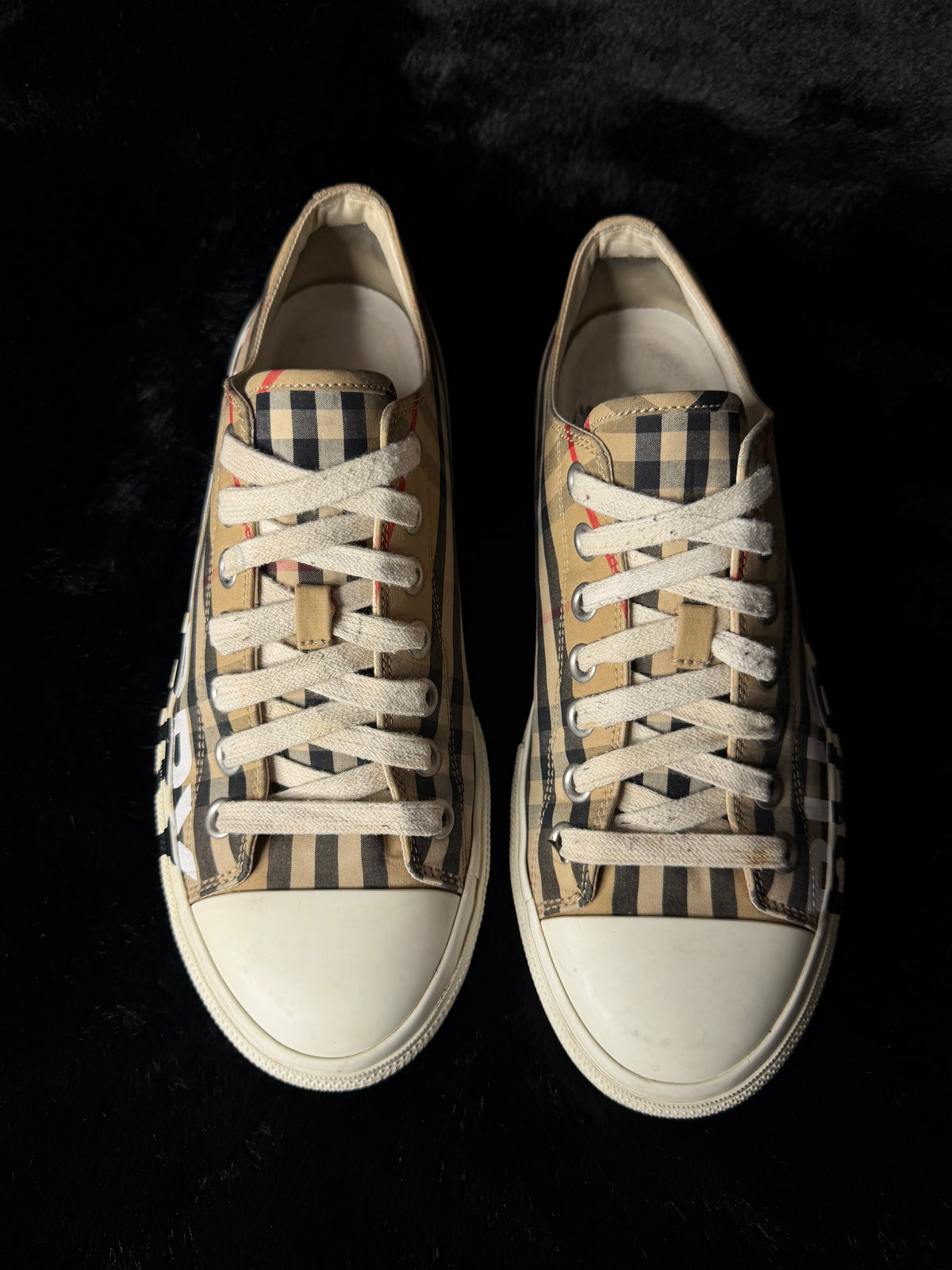 Burberry Converse Size 42