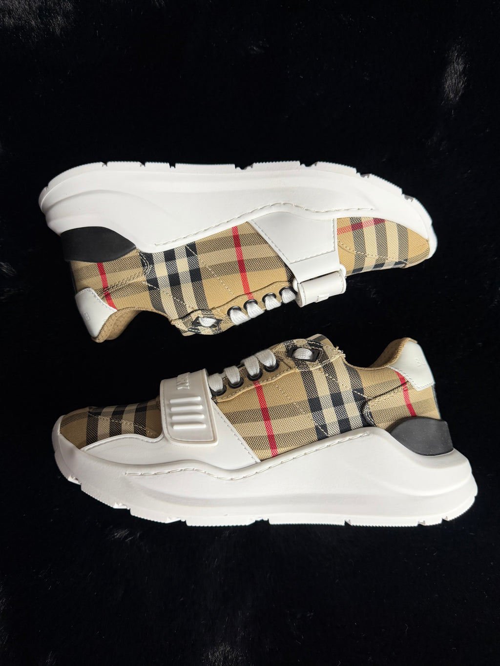 Burberry Ramsey Size 35
