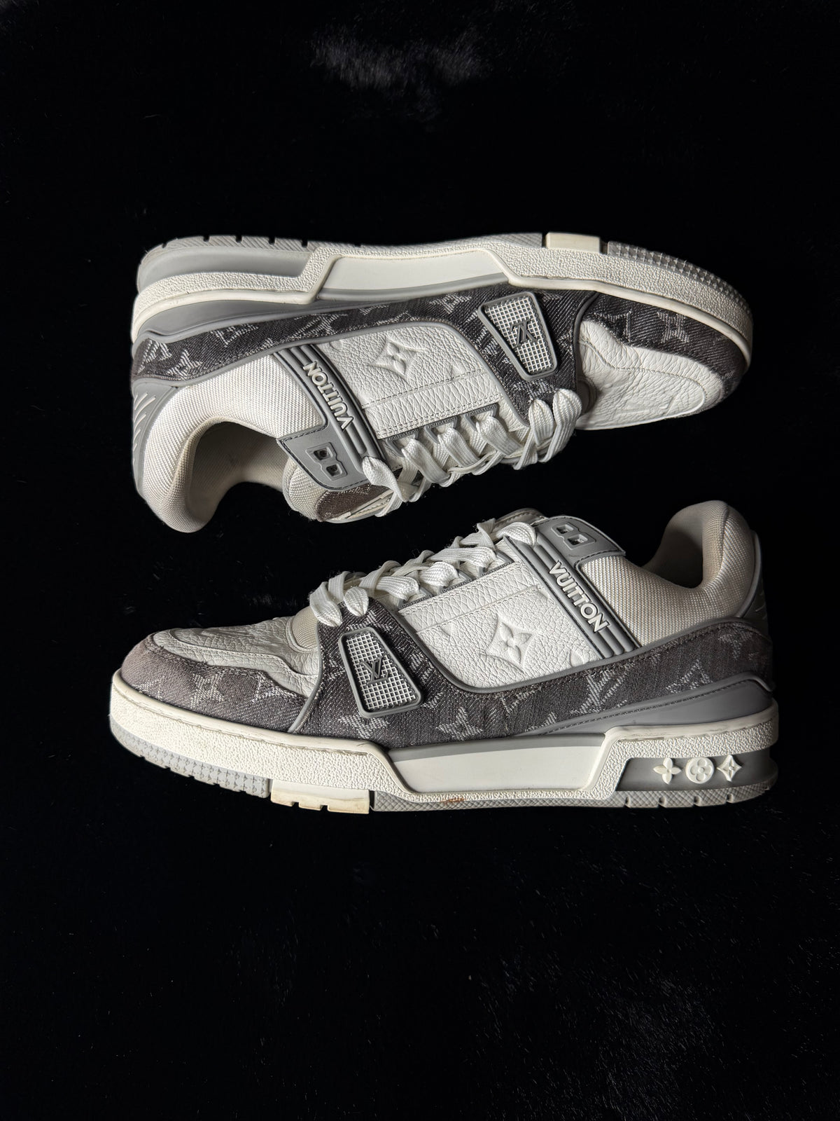 Louis Vuitton Trainers Grey Size 6LV (7.5-8m)