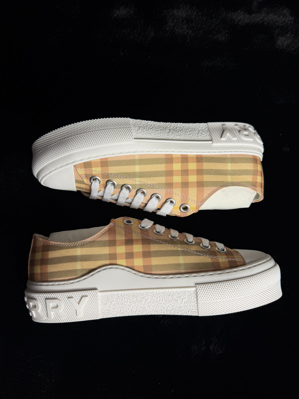 Burberry Check Sneakers Size 39,39.5,40