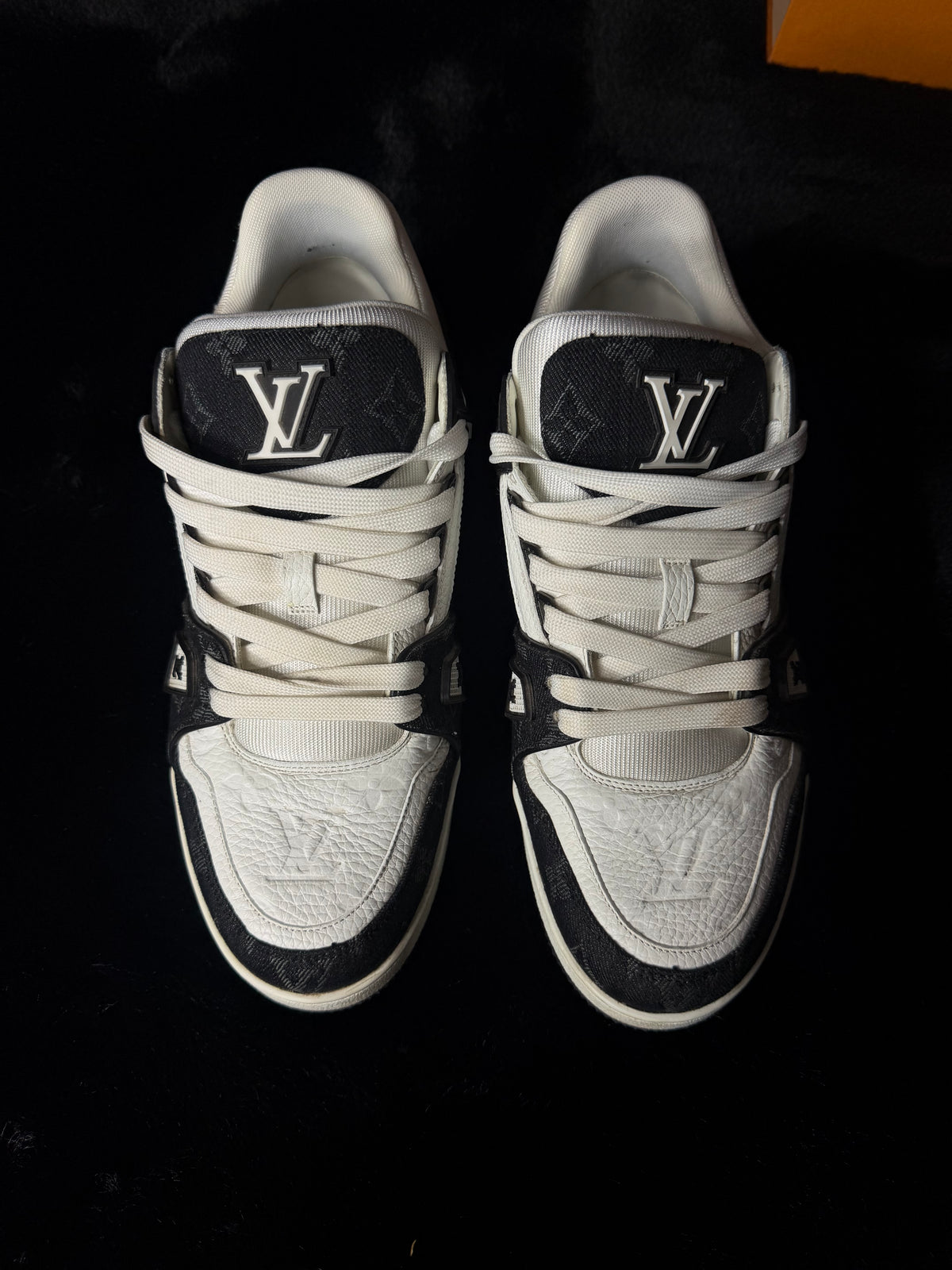 Louis Vuitton Trainers Black/White Size 8.5LV
