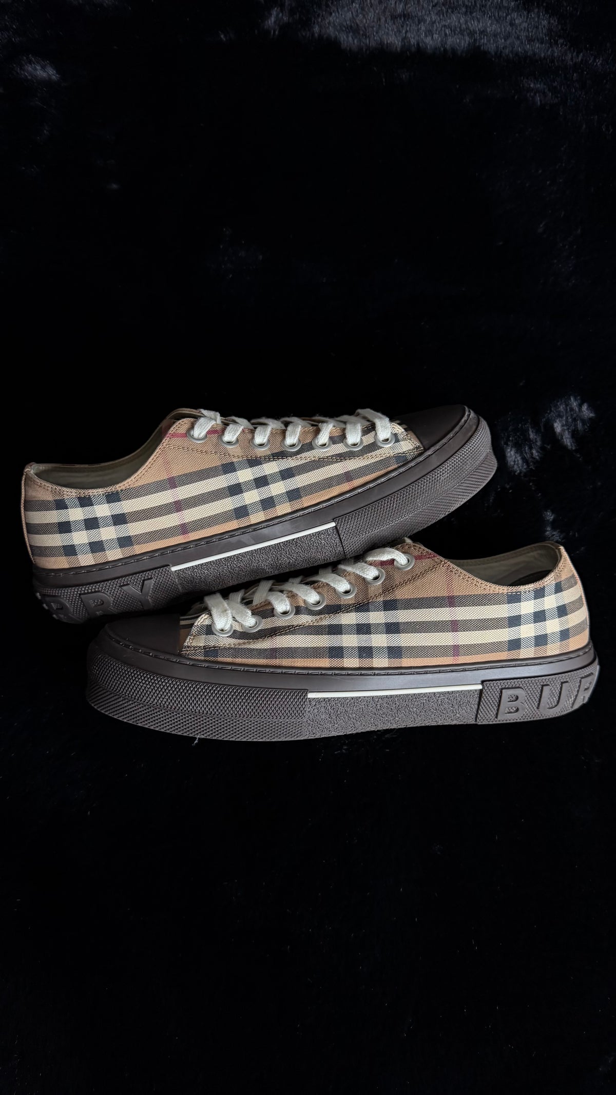 Burberry check size 43