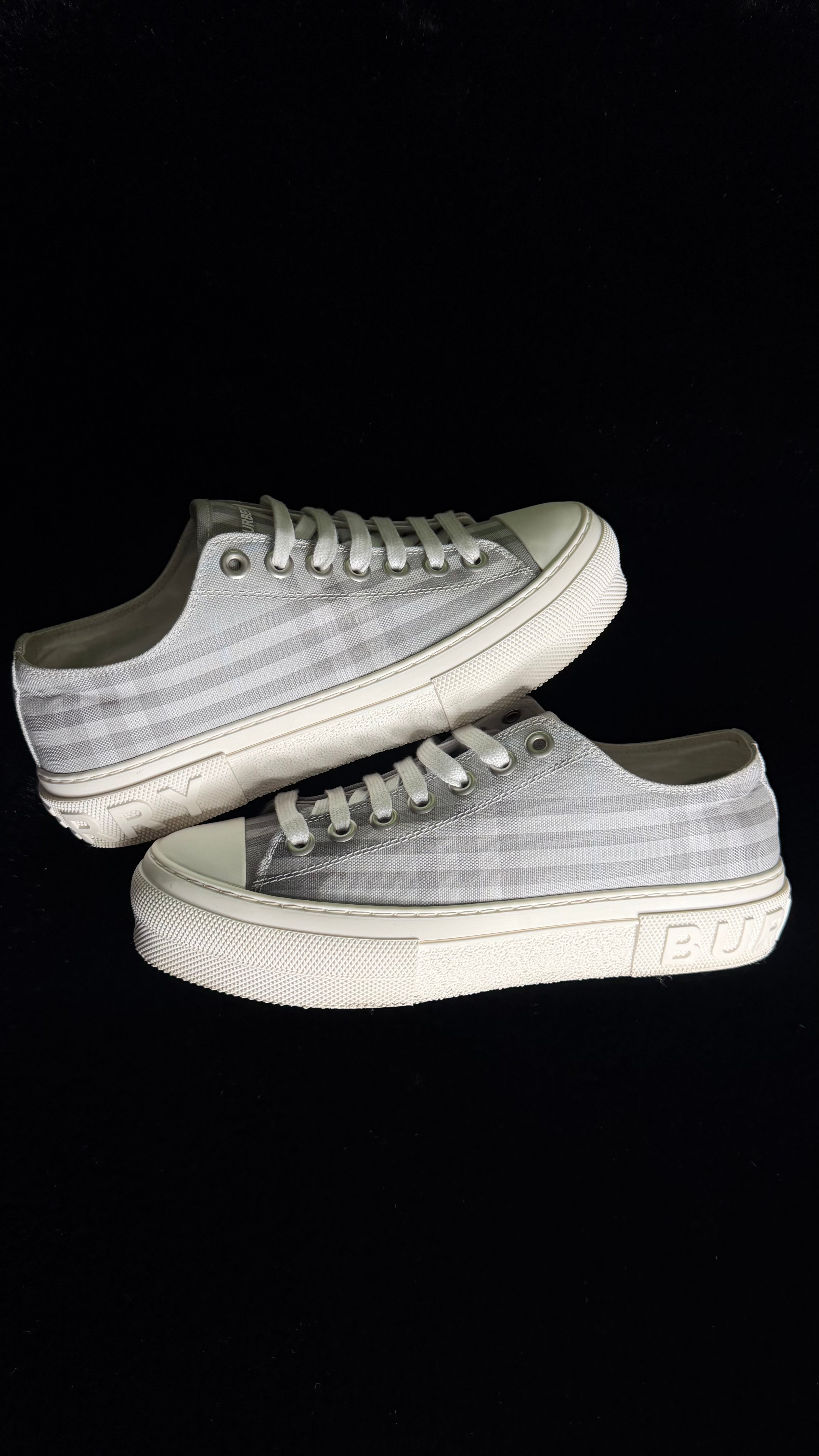 Burberry size 40