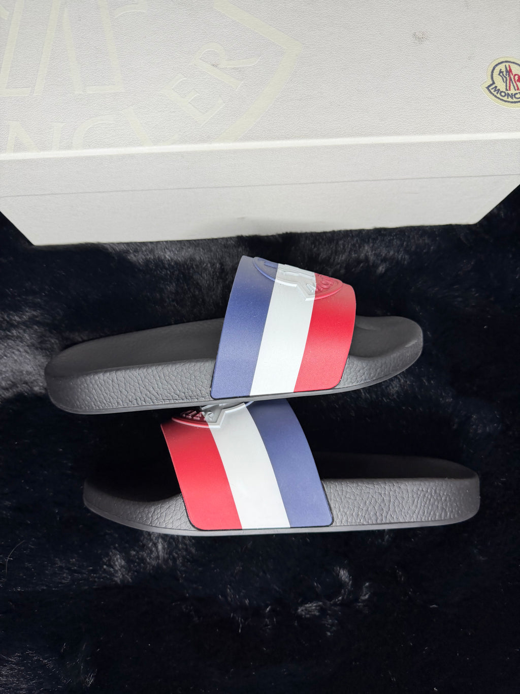 Moncler Signature Slides Size 39,40