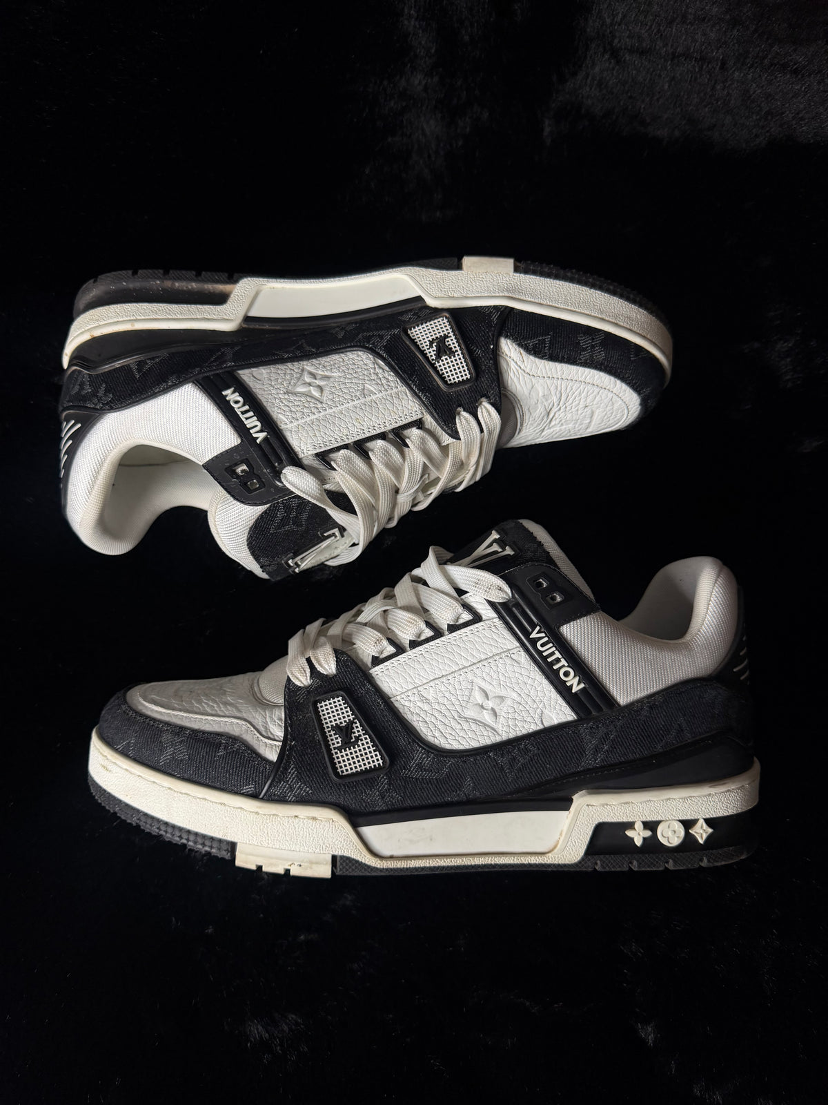 Louis Vuitton Trainers Black/White Size 8.5LV