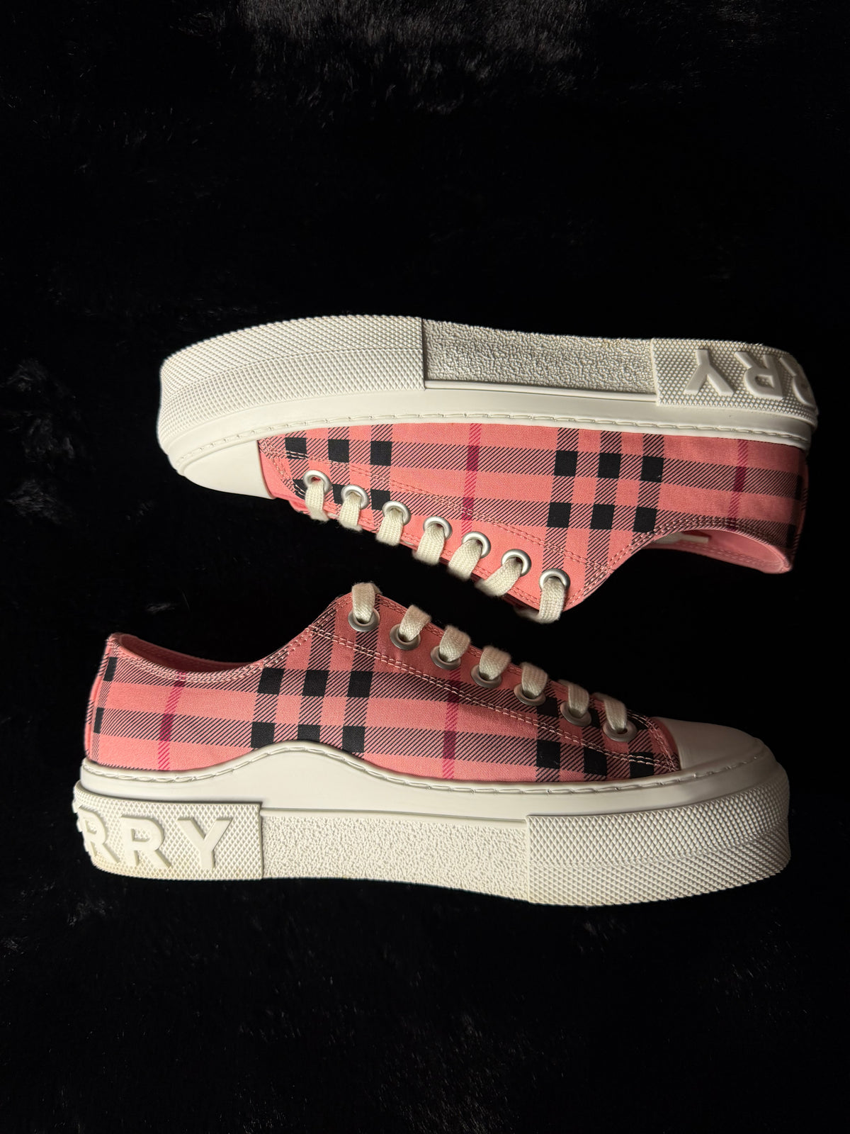 Burberry Check Pink Size 38