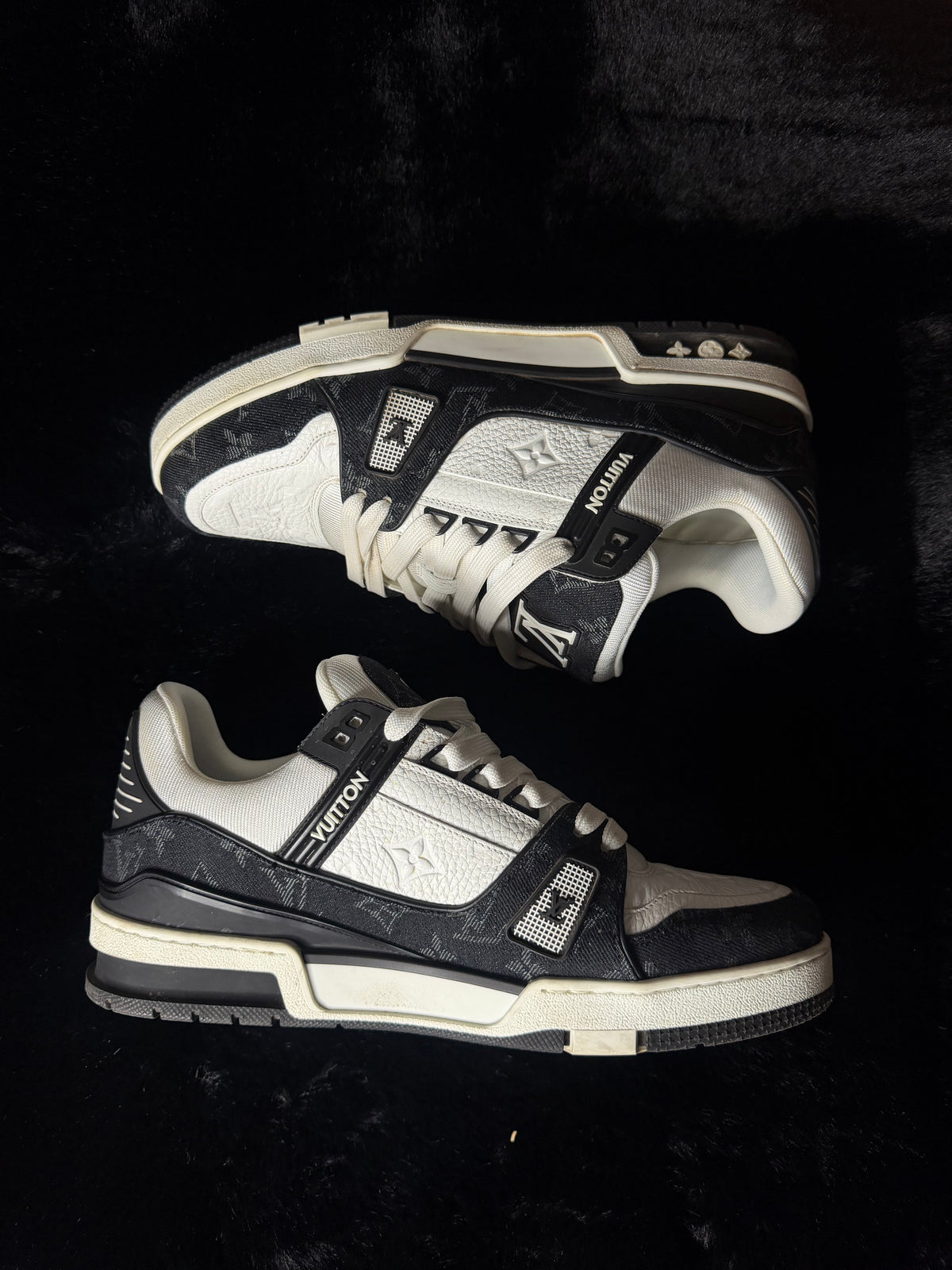 Louis Vuitton Trainers Black/White Size 8.5LV