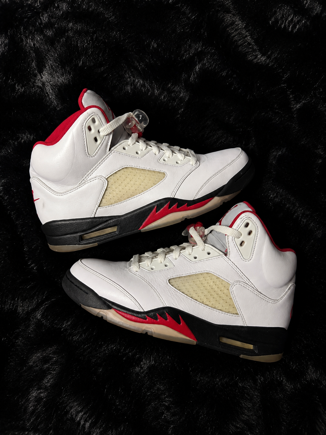 Jordan 5 fire red size 8.5