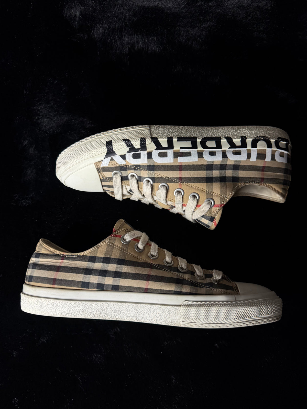 Burberry Converse Size 42