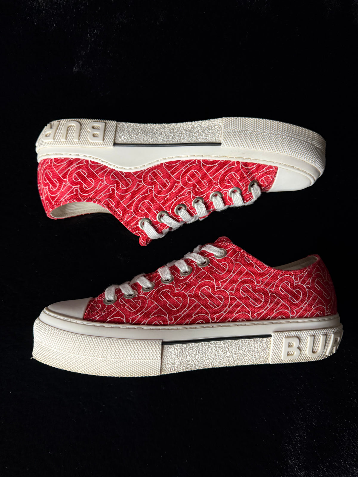 Burberry Chuck Red Size 41.5