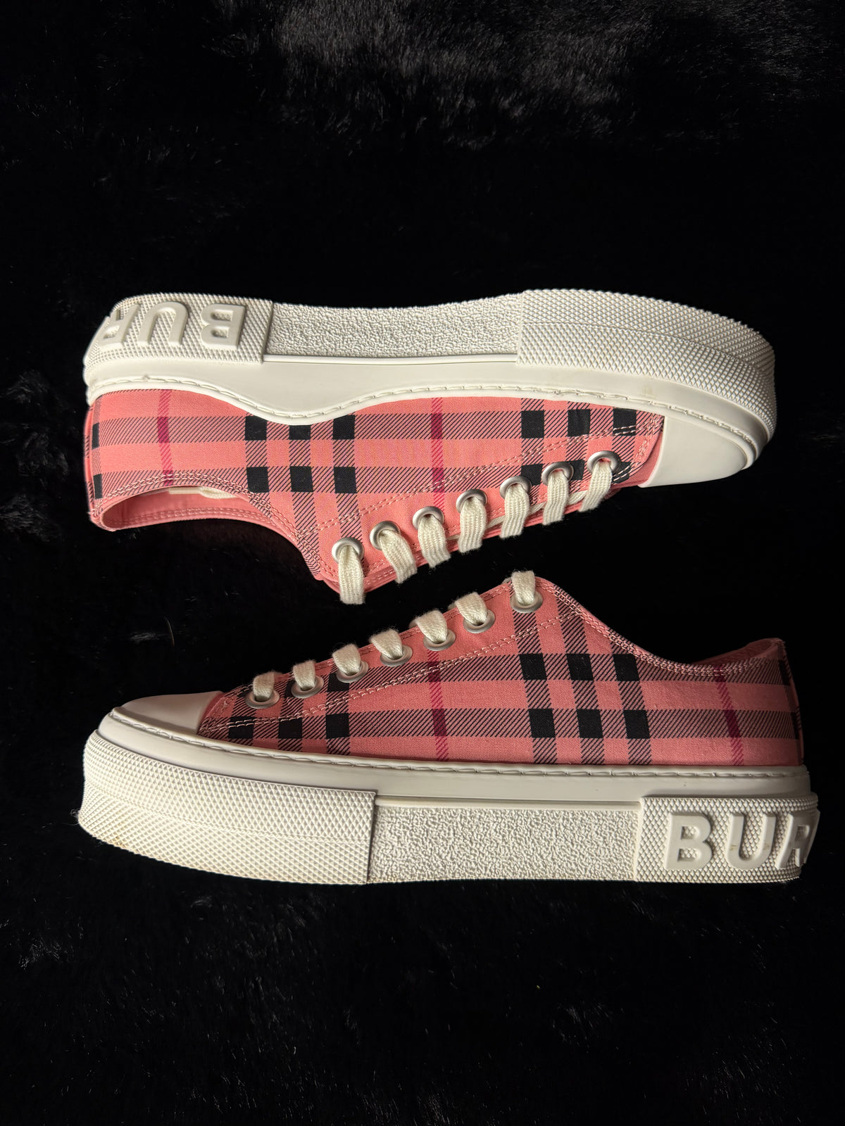 Burberry Check Pink Size 38