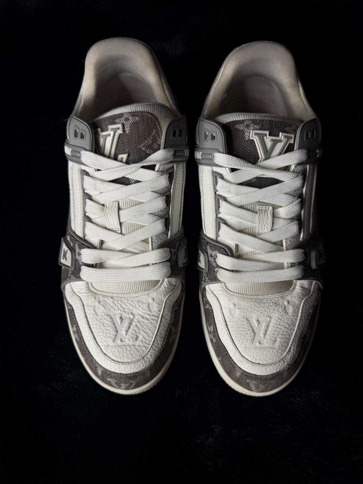 Louis Vuitton Trainers Grey Size 6LV (7.5-8m)