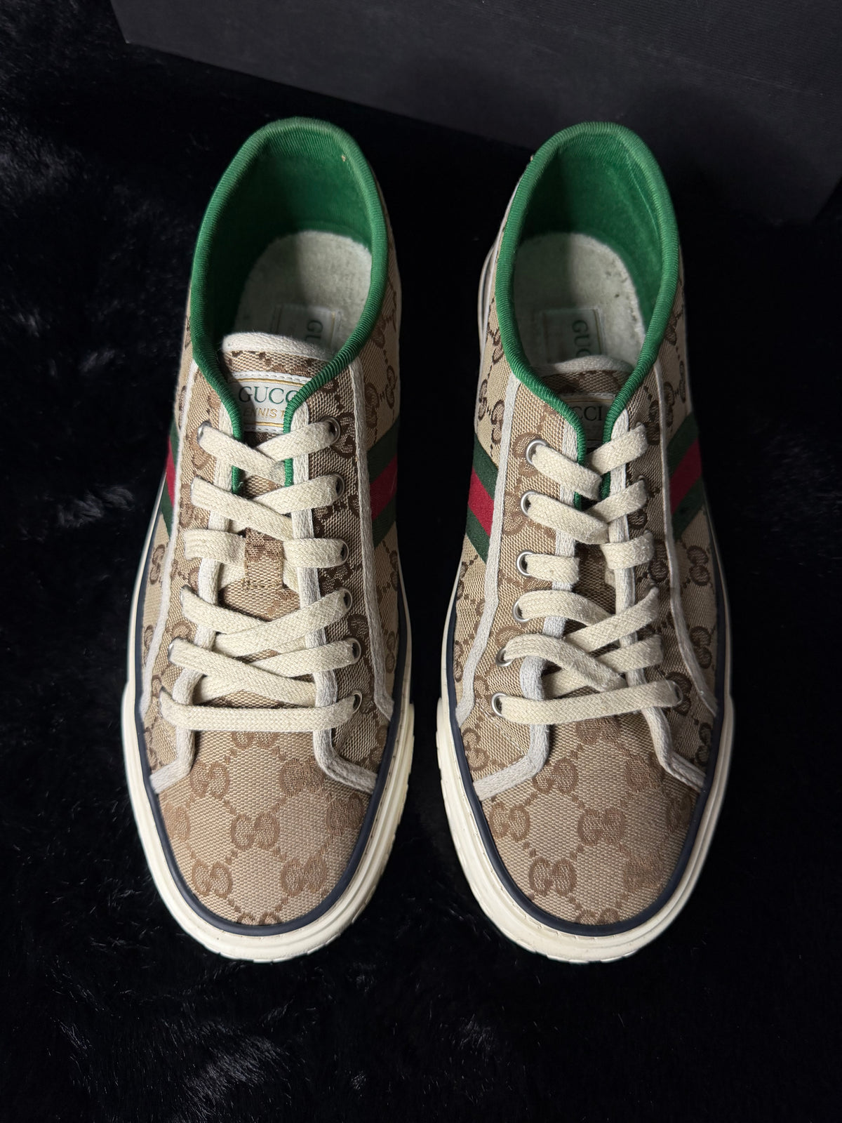 Gucci 1977 brown size 9G