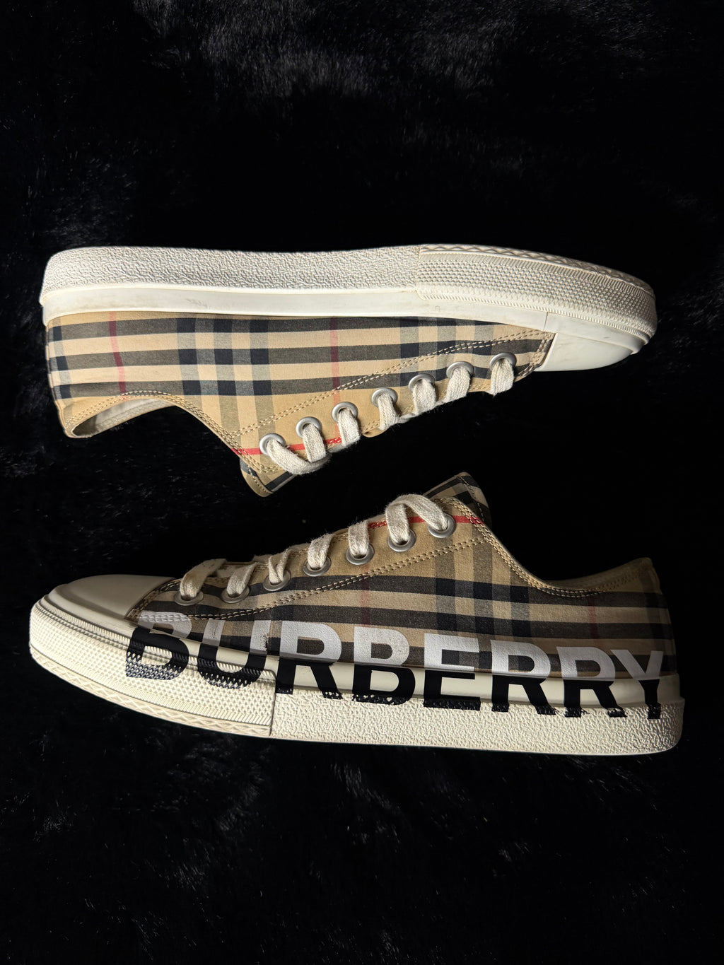 Burberry Converse Size 42