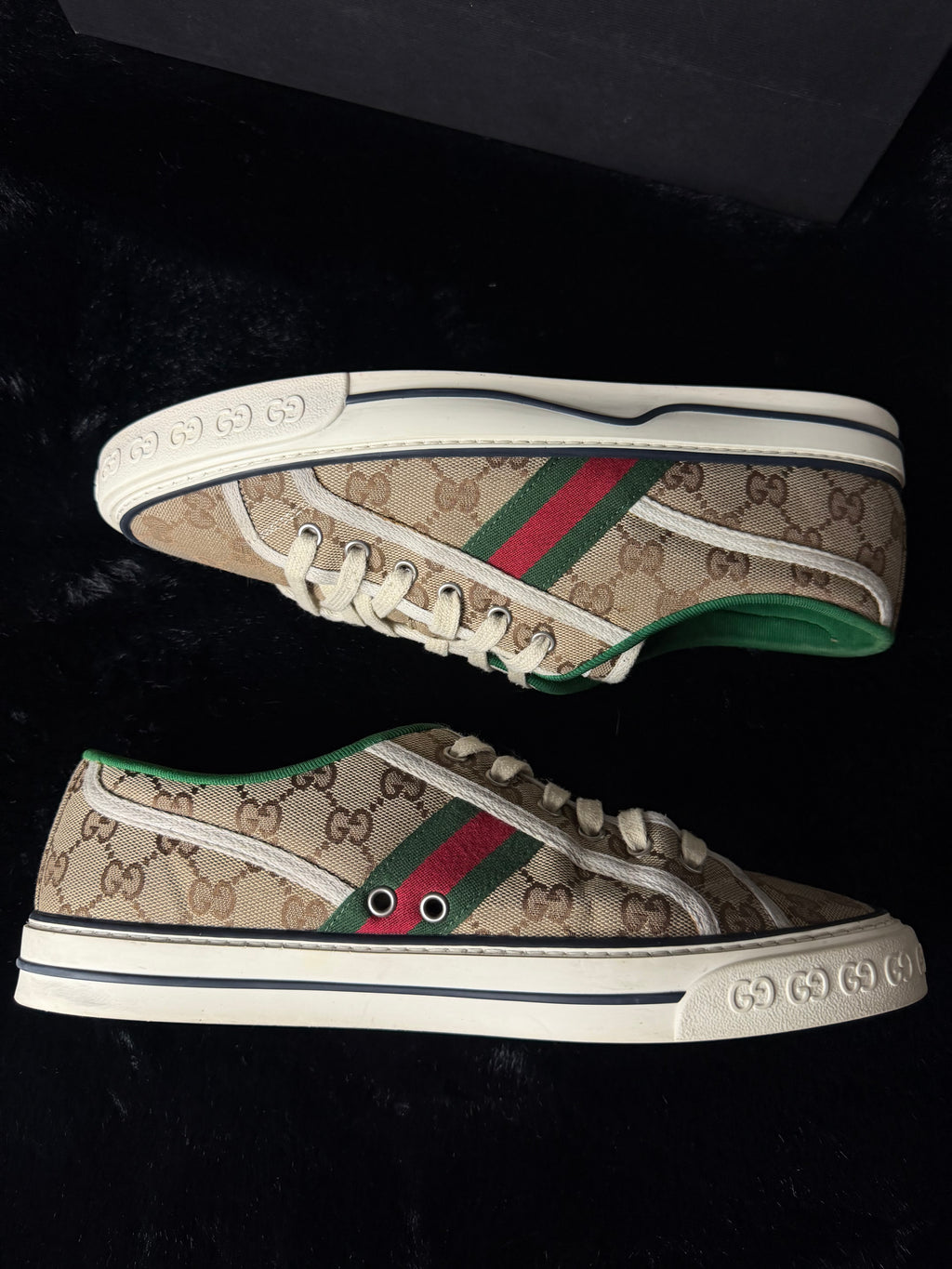 Gucci 1977 brown size 9G