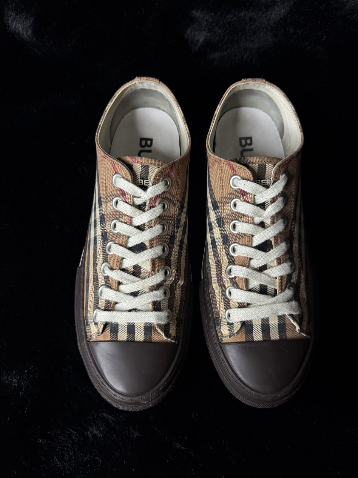 Burberry check size 43