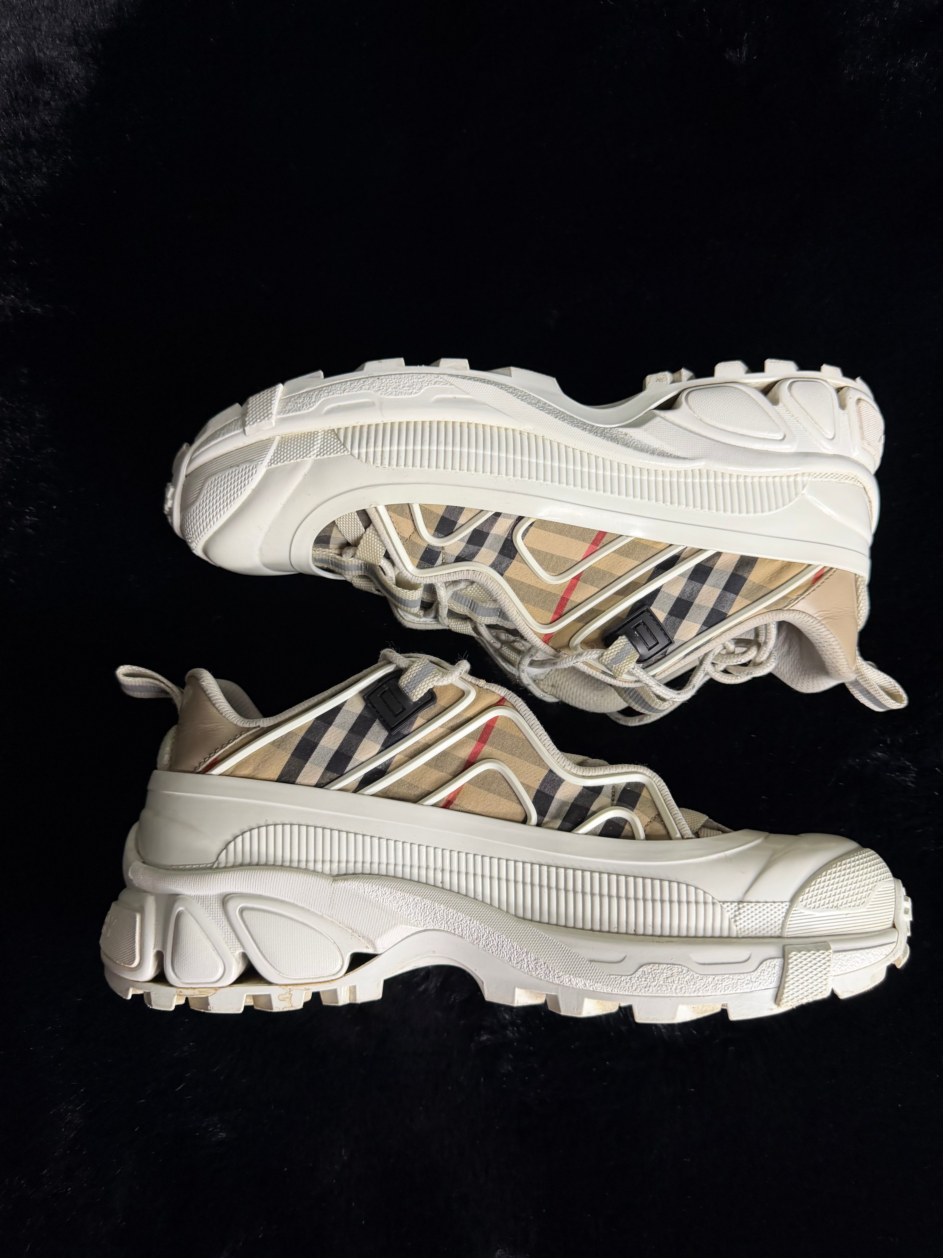 Burberry Archive Size 43