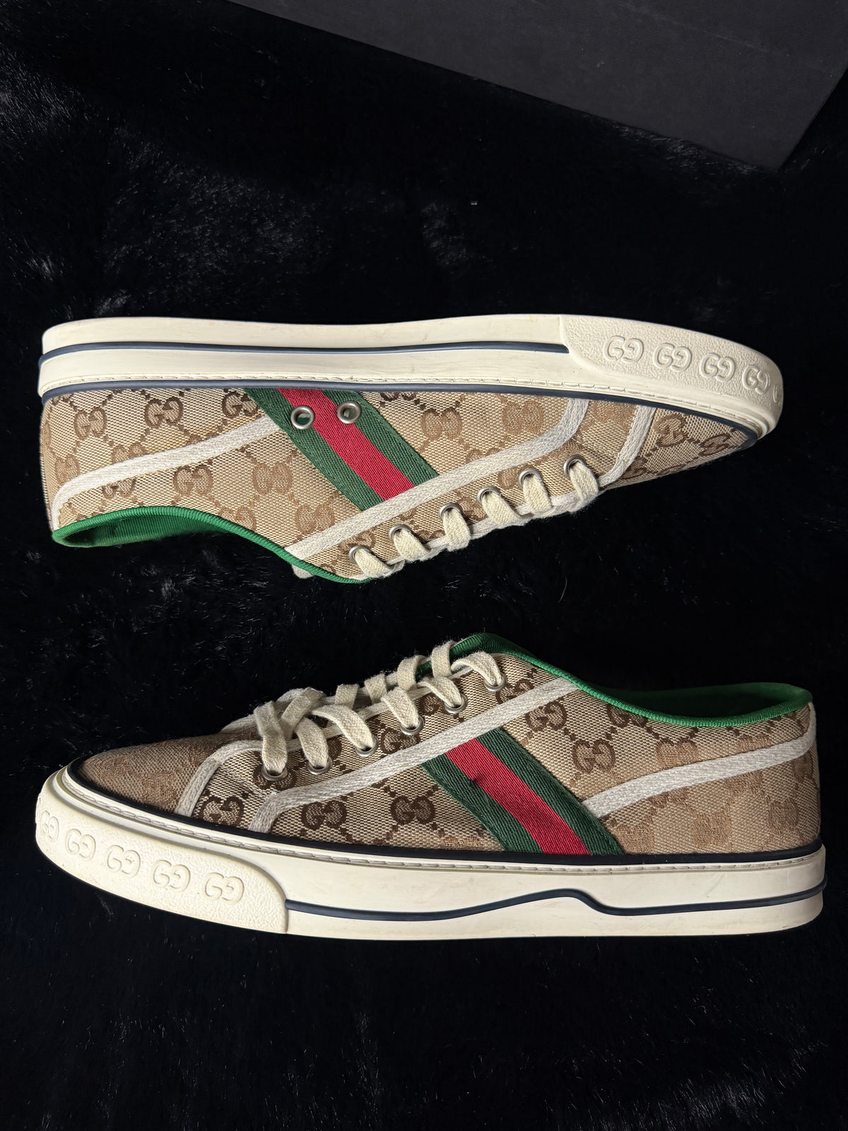 Gucci 1977 brown size 9G
