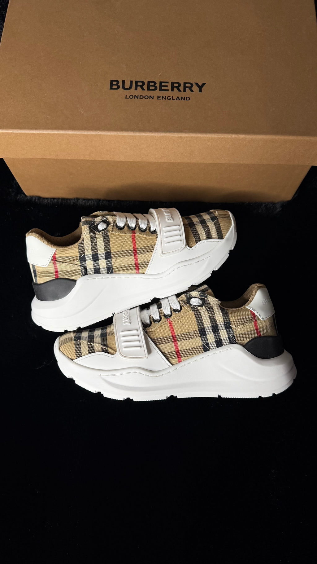 Burberry Ramsey Size 35
