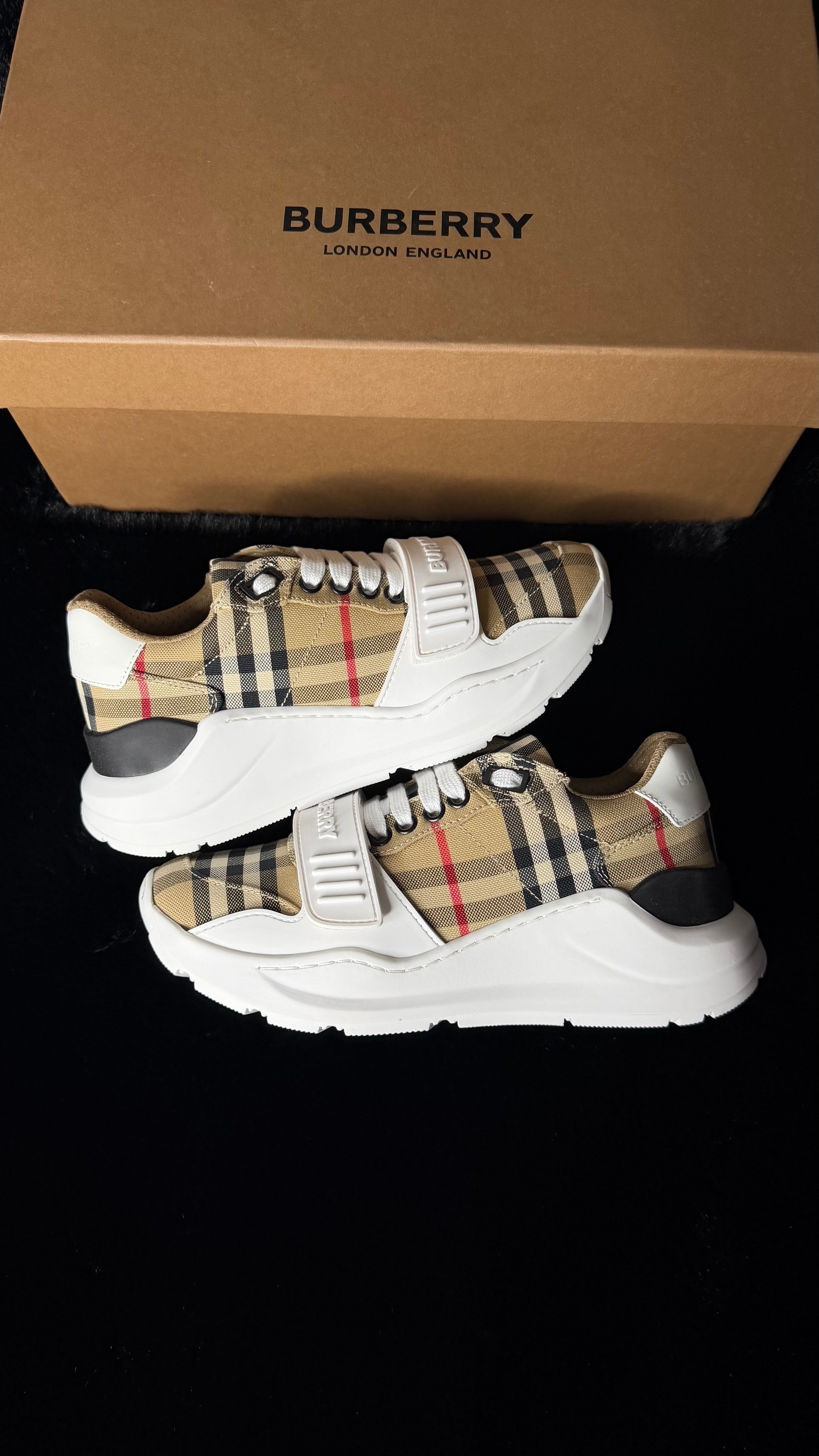Burberry Ramsey Size 35