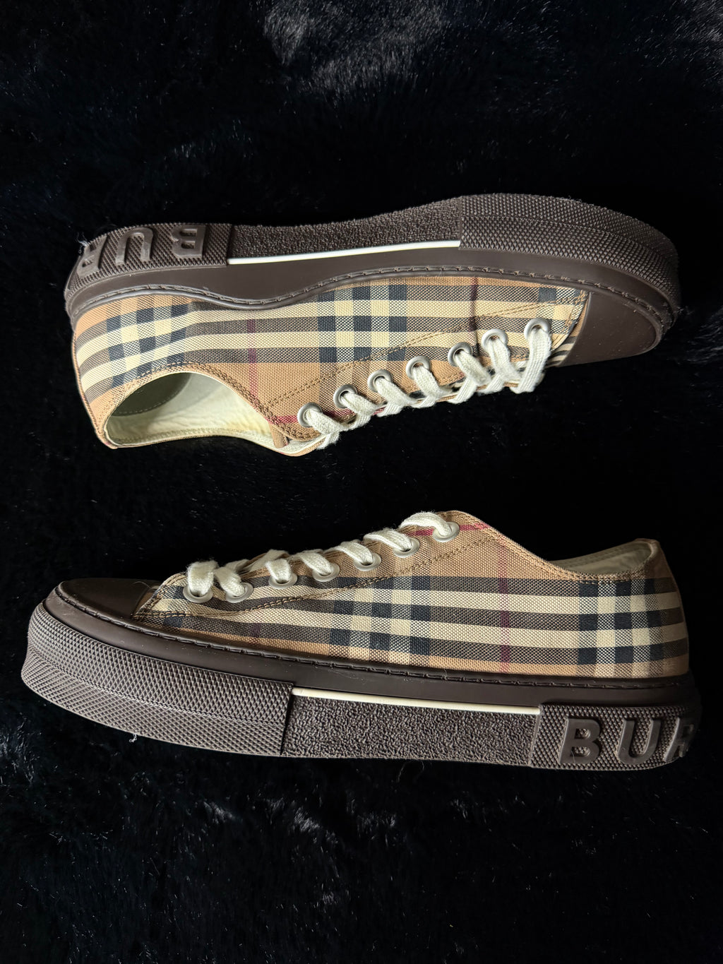 Burberry check size 43