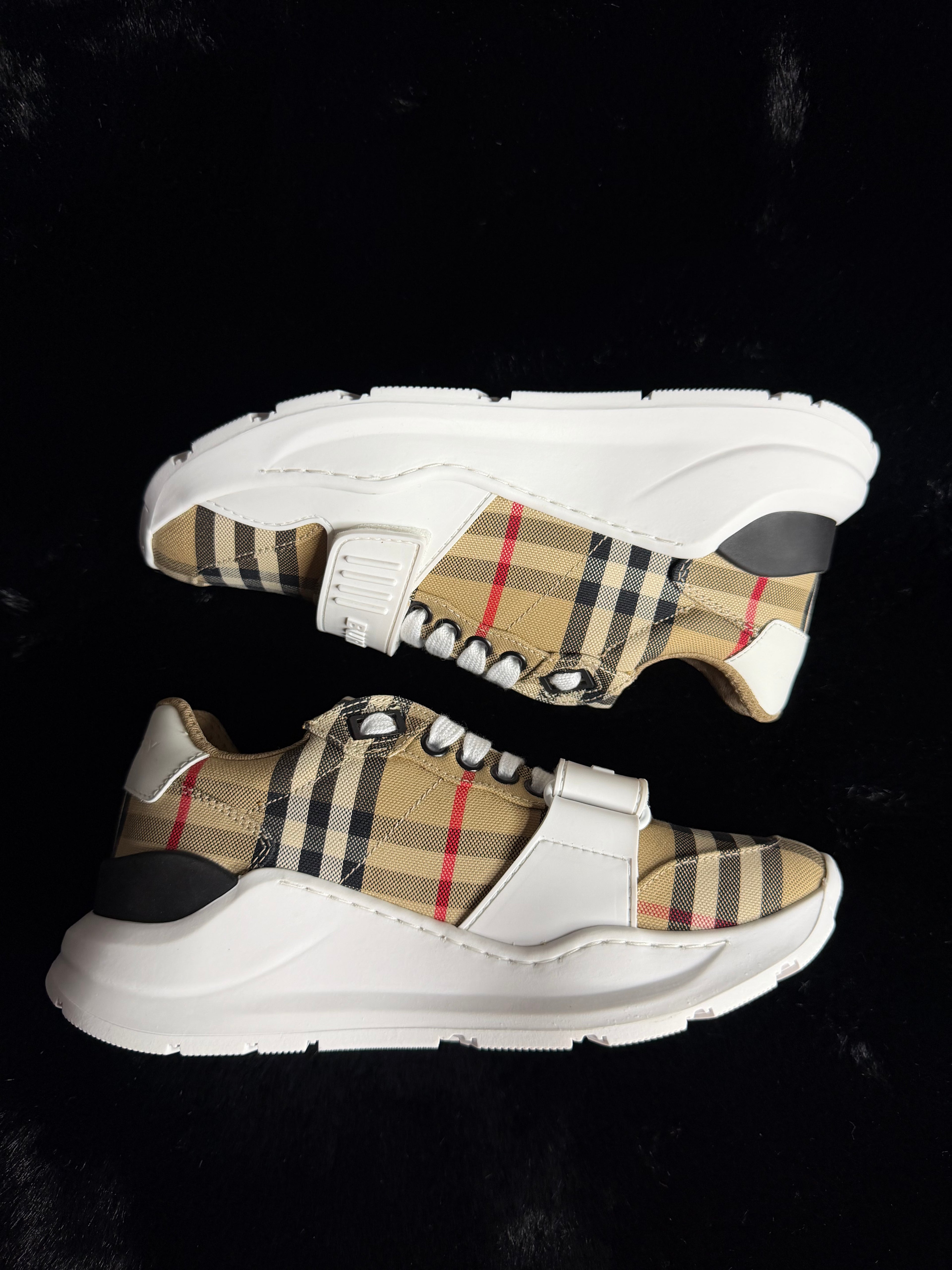 Burberry Ramsey Size 35