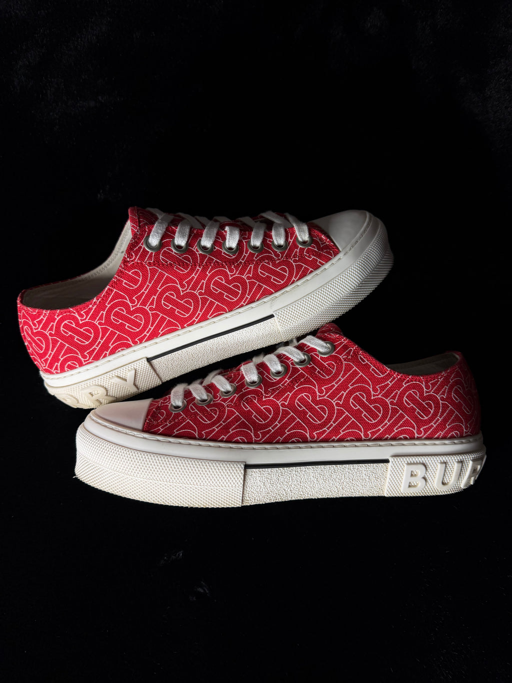 Burberry Chuck Red Size 41.5