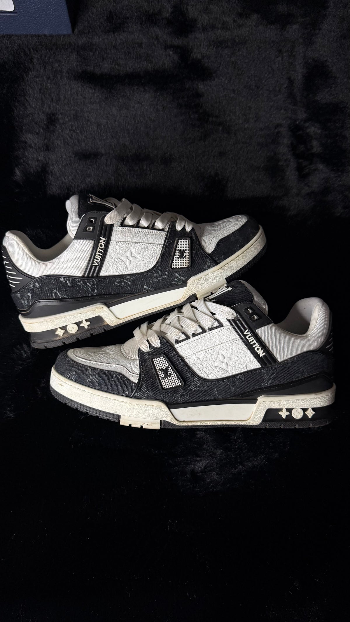 Louis Vuitton Trainers Black/White Size 8.5LV