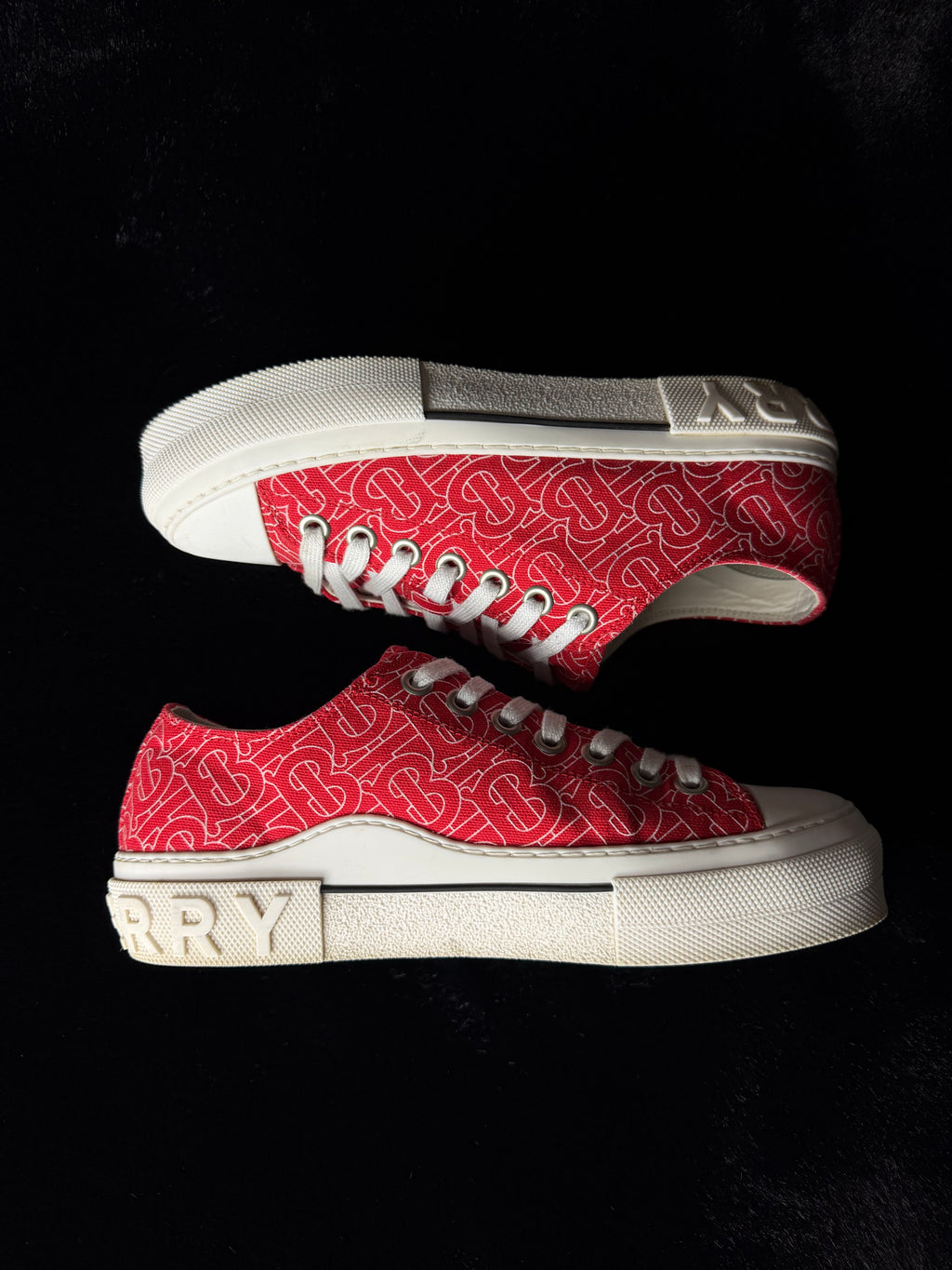 Burberry Chuck Red Size 41.5