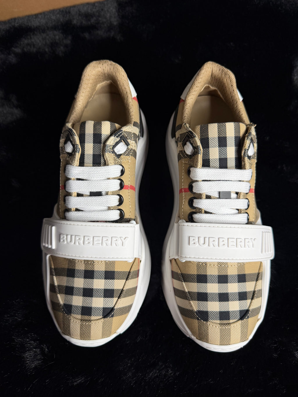 Burberry Ramsey Size 35