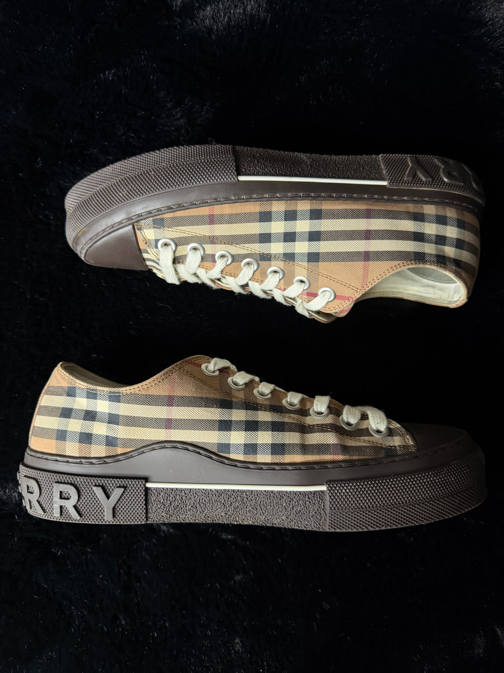 Burberry check size 43